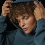 Polerón oversize premium B&C Influence Hoodie de 350 g/m², ideal para impresión DTG de alta calidad en Chile