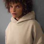 Polerón oversize premium B&C Influence Hoodie de 350 g/m², ideal para impresión DTG de alta calidad en Chile